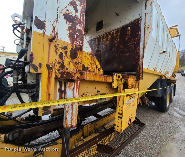 image for item HM9390 1995 Crane Carrier  refuse truck