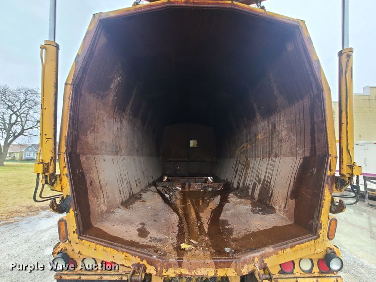 image for item HM9390 1995 Crane Carrier  refuse truck