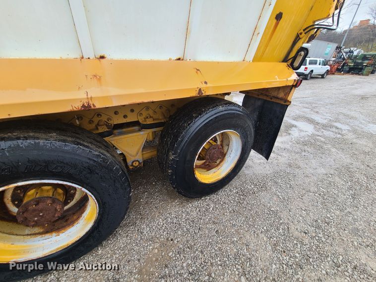 image for item HM9390 1995 Crane Carrier  refuse truck