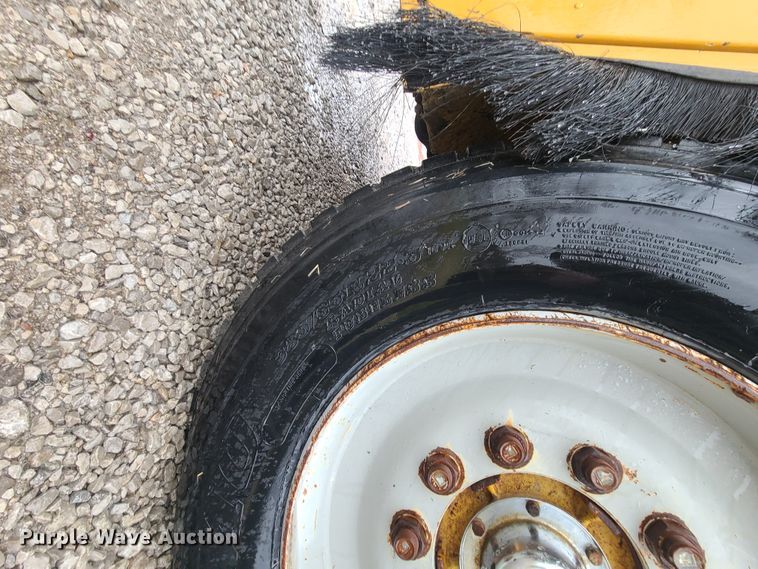 image for item HM9390 1995 Crane Carrier  refuse truck