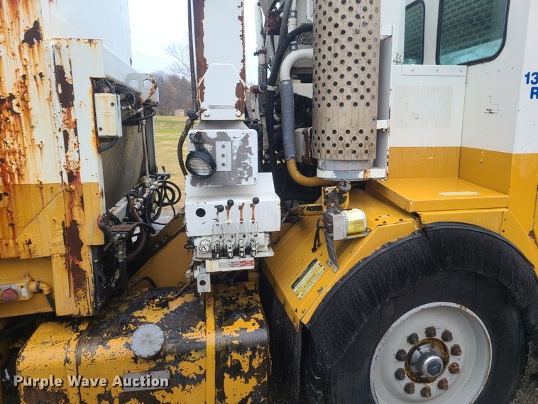 image for item HM9390 1995 Crane Carrier  refuse truck