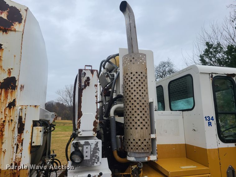 image for item HM9390 1995 Crane Carrier  refuse truck