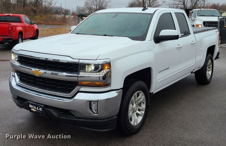 image for item HM9400 2019 Chevrolet Silverado 1500  Double Cab pickup truck