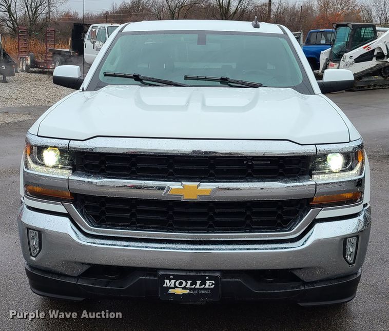 image for item HM9400 2019 Chevrolet Silverado 1500  Double Cab pickup truck