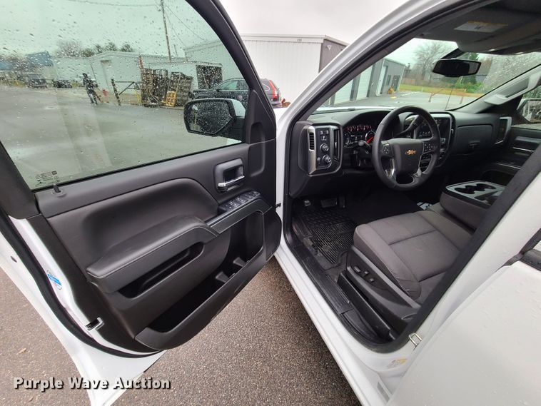 image for item HM9400 2019 Chevrolet Silverado 1500  Double Cab pickup truck