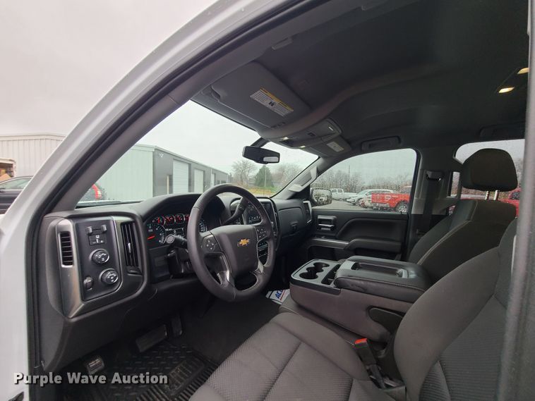 image for item HM9400 2019 Chevrolet Silverado 1500  Double Cab pickup truck