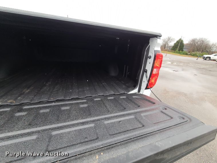 image for item HM9400 2019 Chevrolet Silverado 1500  Double Cab pickup truck