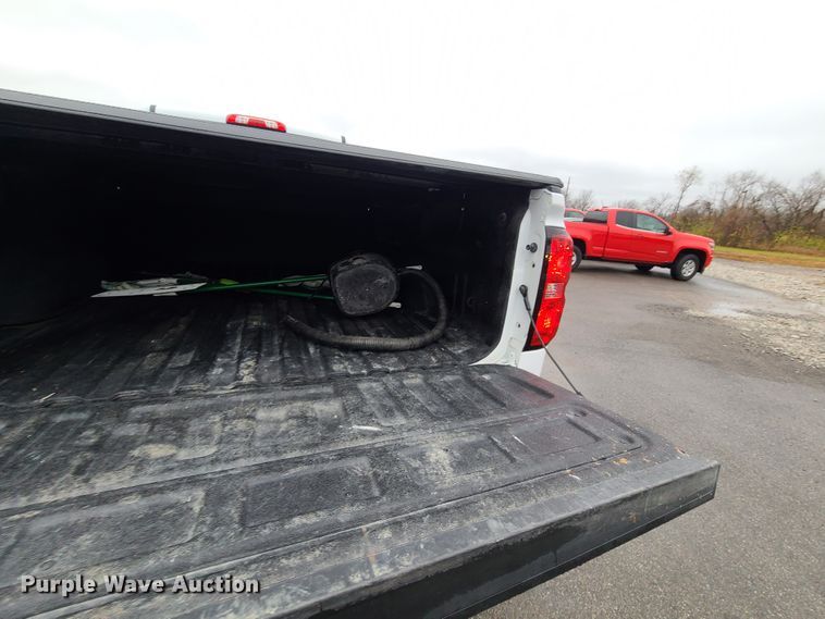 image for item HM9401 2019 Chevrolet Silverado 1500  Double Cab pickup truck