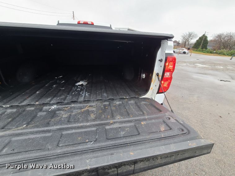 image for item HM9402 2019 Chevrolet Silverado 1500  Double Cab pickup truck