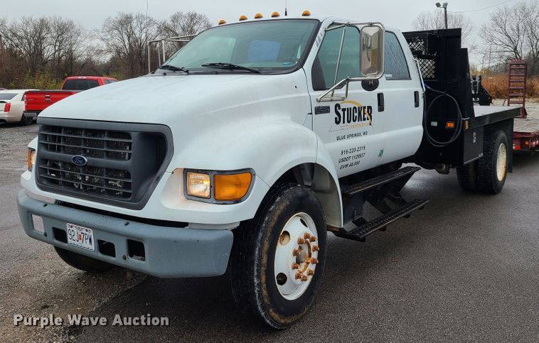 image for item HM9404 2000 Ford F650 Super Duty  flatbed truck