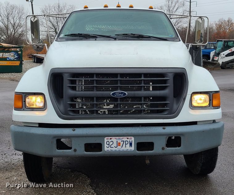 image for item HM9404 2000 Ford F650 Super Duty  flatbed truck