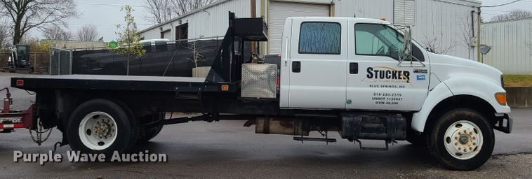 image for item HM9404 2000 Ford F650 Super Duty  flatbed truck