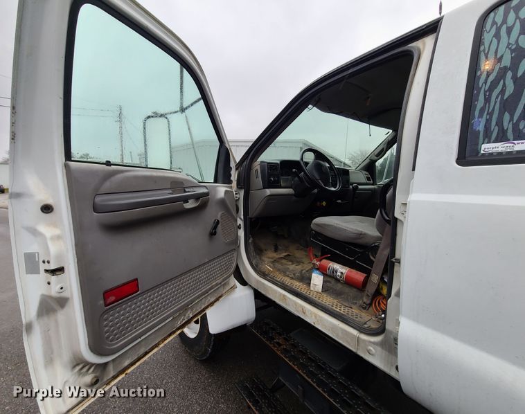 image for item HM9404 2000 Ford F650 Super Duty  flatbed truck