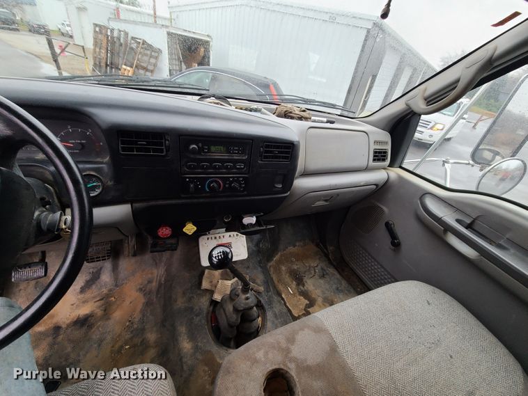 image for item HM9404 2000 Ford F650 Super Duty  flatbed truck