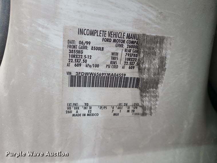 image for item HM9404 2000 Ford F650 Super Duty  flatbed truck