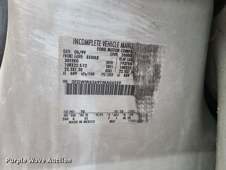 image for item HM9404 2000 Ford F650 Super Duty  flatbed truck