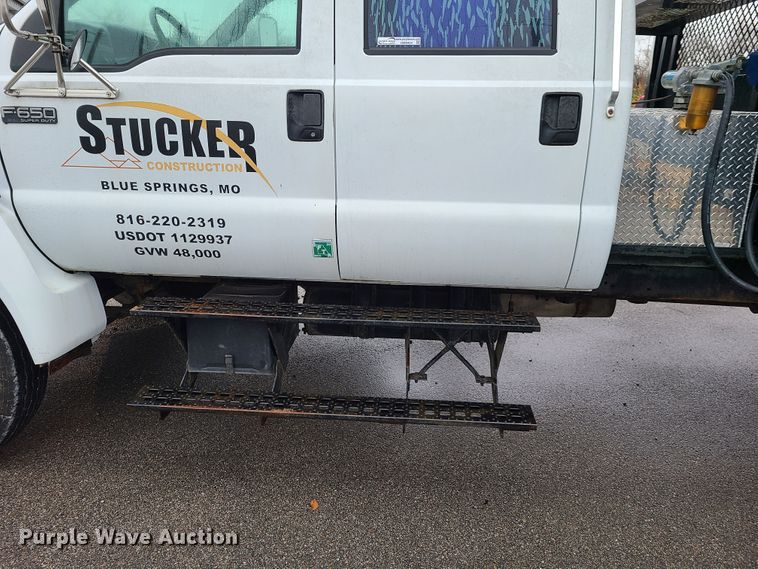 image for item HM9404 2000 Ford F650 Super Duty  flatbed truck