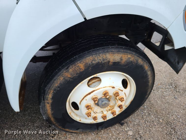 image for item HM9404 2000 Ford F650 Super Duty  flatbed truck