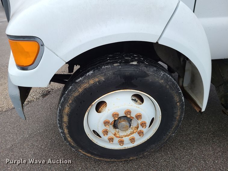 image for item HM9404 2000 Ford F650 Super Duty  flatbed truck