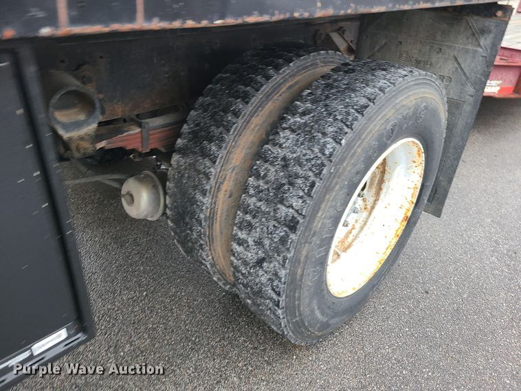 image for item HM9404 2000 Ford F650 Super Duty  flatbed truck