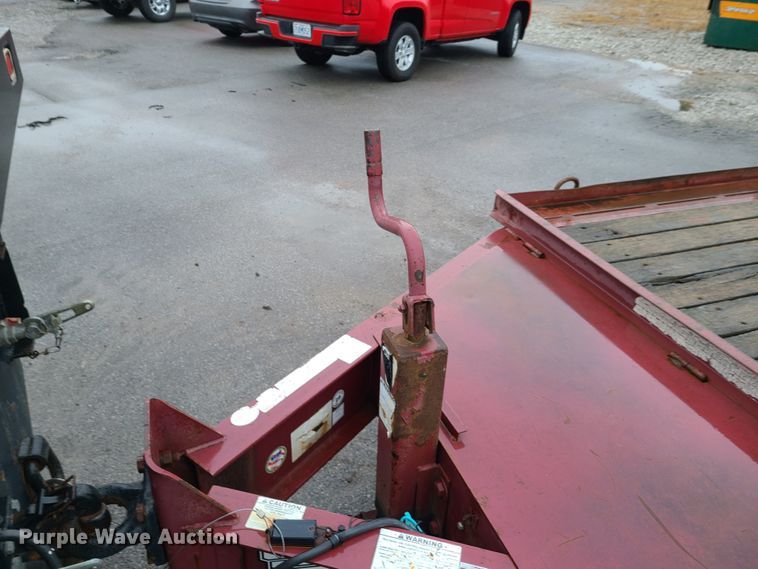 image for item HM9406 2007 Towmaster equipment trailer