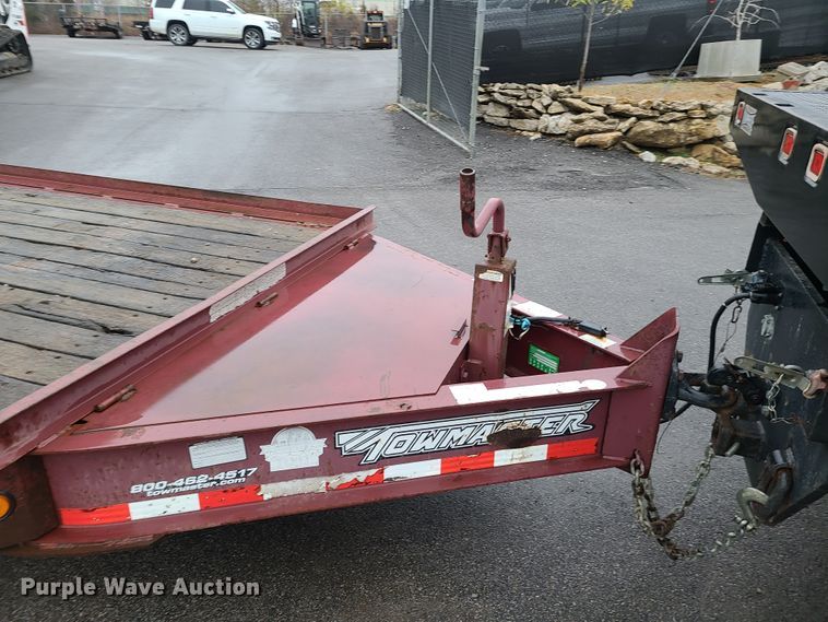 image for item HM9406 2007 Towmaster equipment trailer