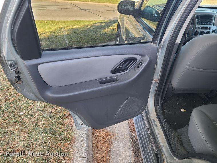 image for item HM9754 2006 Ford Escape SUV