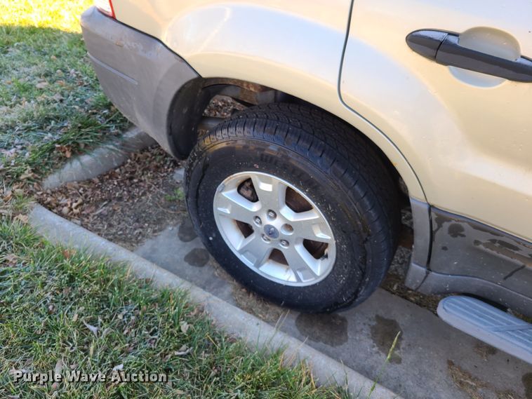 image for item HM9755 2006 Ford Escape  SUV
