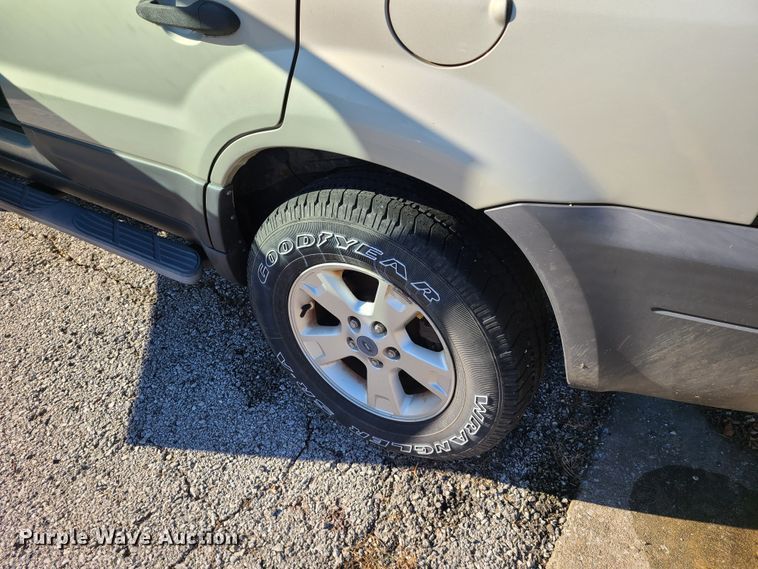 image for item HM9755 2006 Ford Escape  SUV