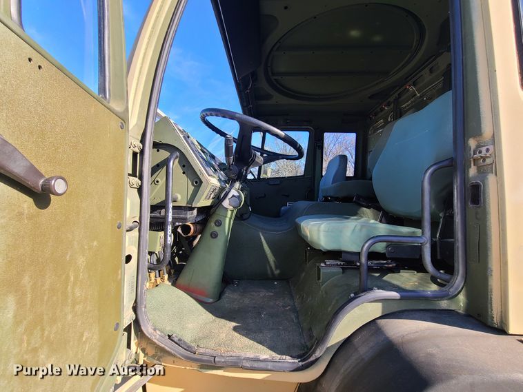 image for item HM9771 1994 Stewart & Stevenson M1078  flatbed truck