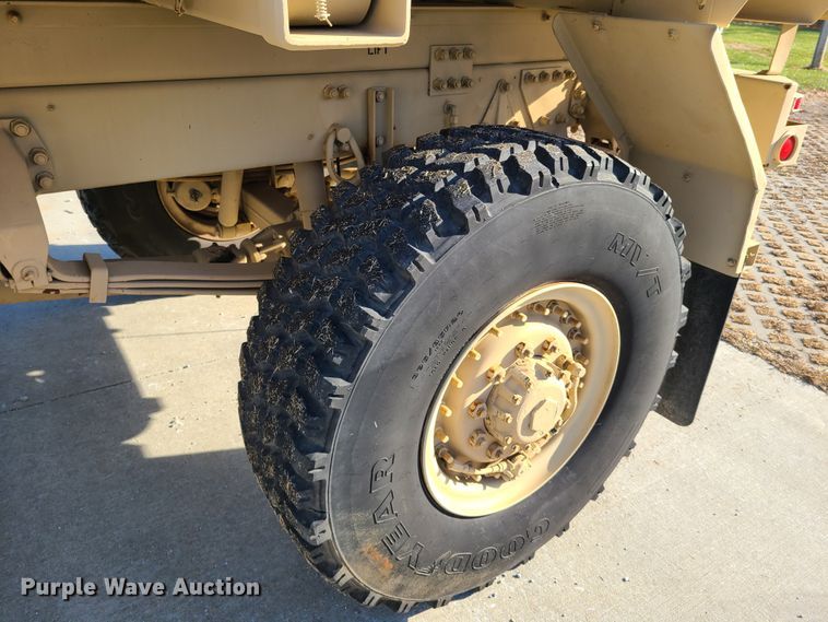 image for item HM9771 1994 Stewart & Stevenson M1078  flatbed truck