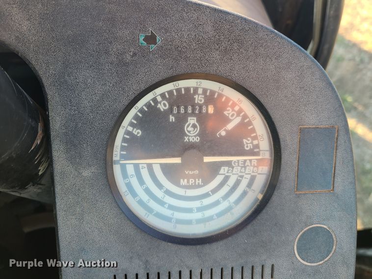 image for item HM9773 John Deere 2755  tractor