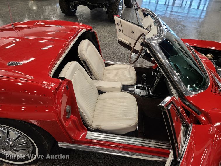 image for item HM9822 1964 Chevrolet Corvette Sting Ray  convertible