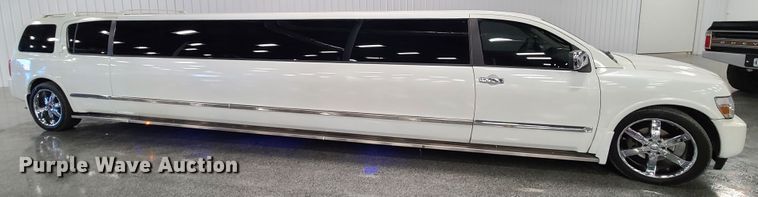 image for item HM9823 2007 Infiniti QX56  limousine