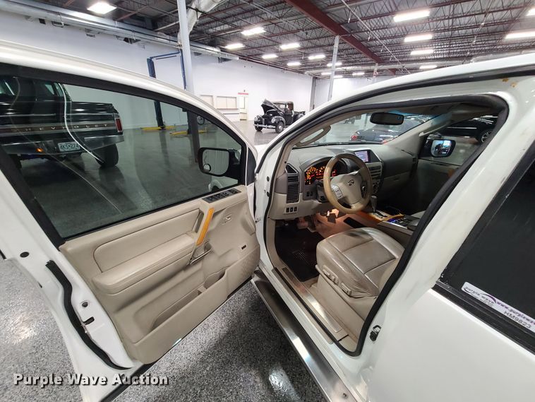 image for item HM9823 2007 Infiniti QX56  limousine