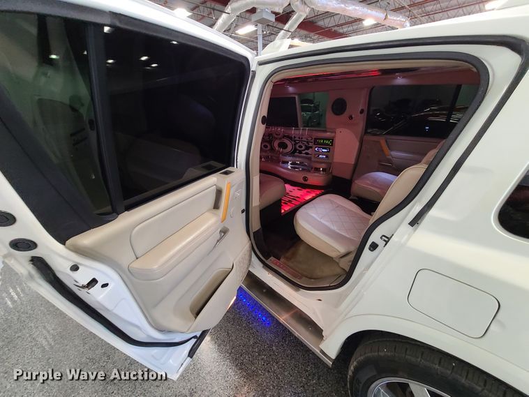 image for item HM9823 2007 Infiniti QX56  limousine