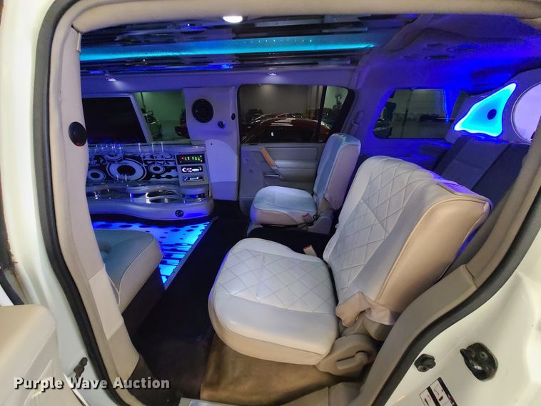 image for item HM9823 2007 Infiniti QX56  limousine