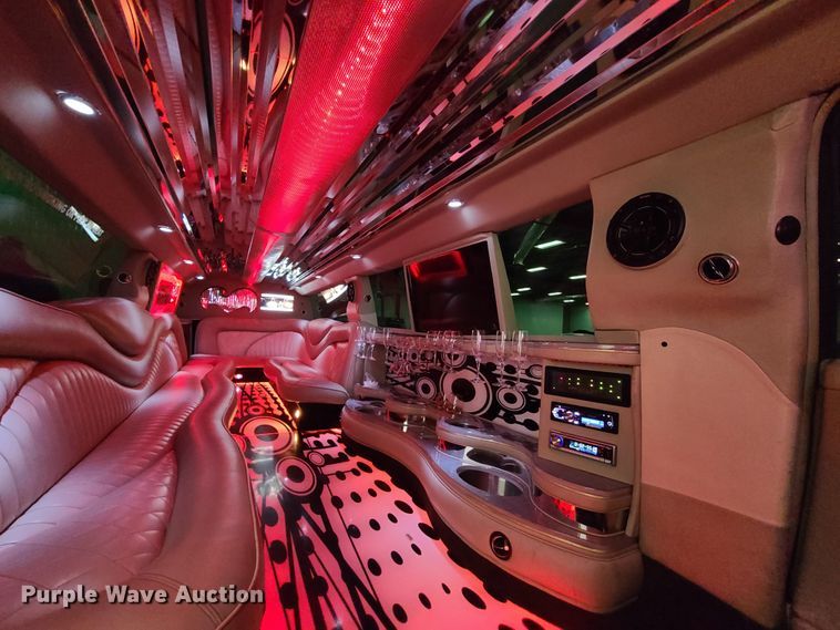 image for item HM9823 2007 Infiniti QX56  limousine