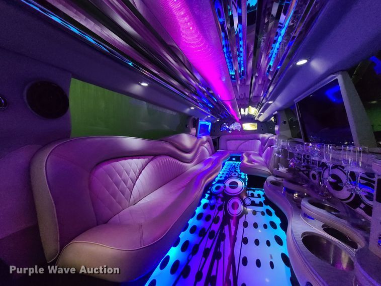 image for item HM9823 2007 Infiniti QX56  limousine