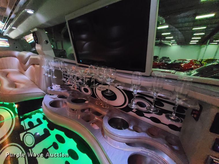 image for item HM9823 2007 Infiniti QX56  limousine