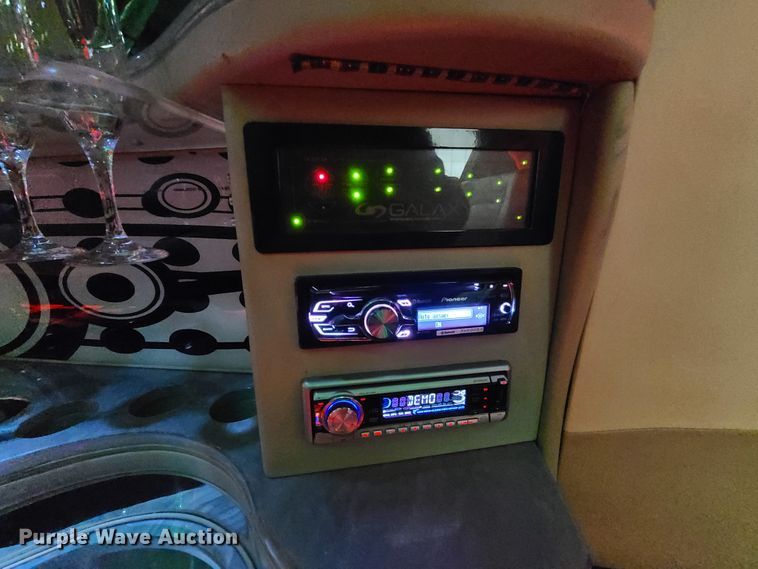 image for item HM9823 2007 Infiniti QX56  limousine