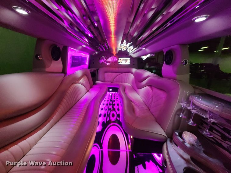 image for item HM9823 2007 Infiniti QX56  limousine