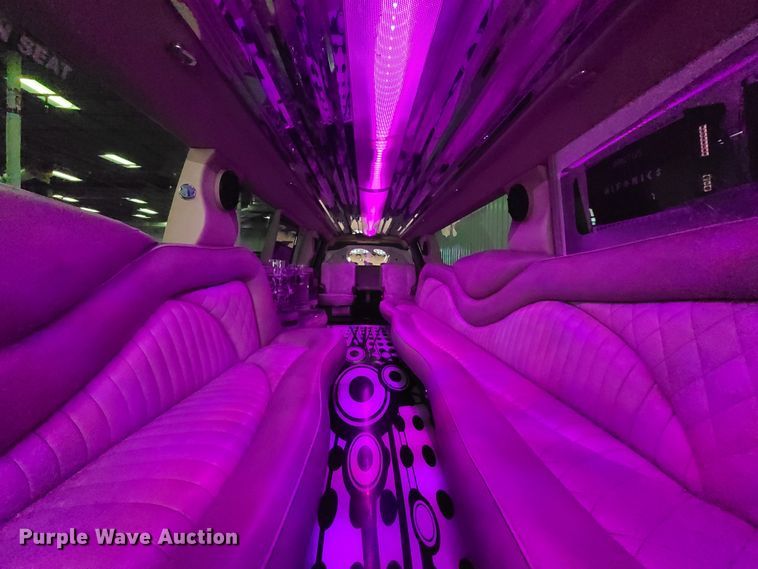 image for item HM9823 2007 Infiniti QX56  limousine