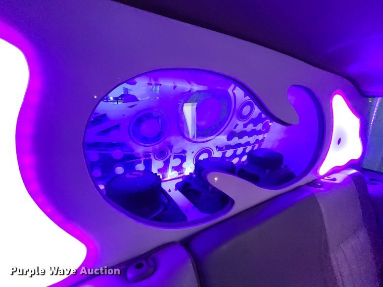 image for item HM9823 2007 Infiniti QX56  limousine