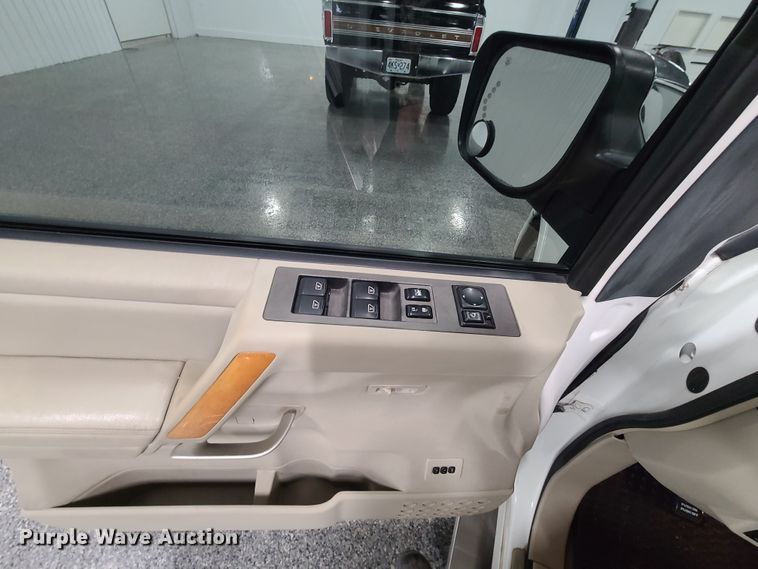 image for item HM9823 2007 Infiniti QX56  limousine