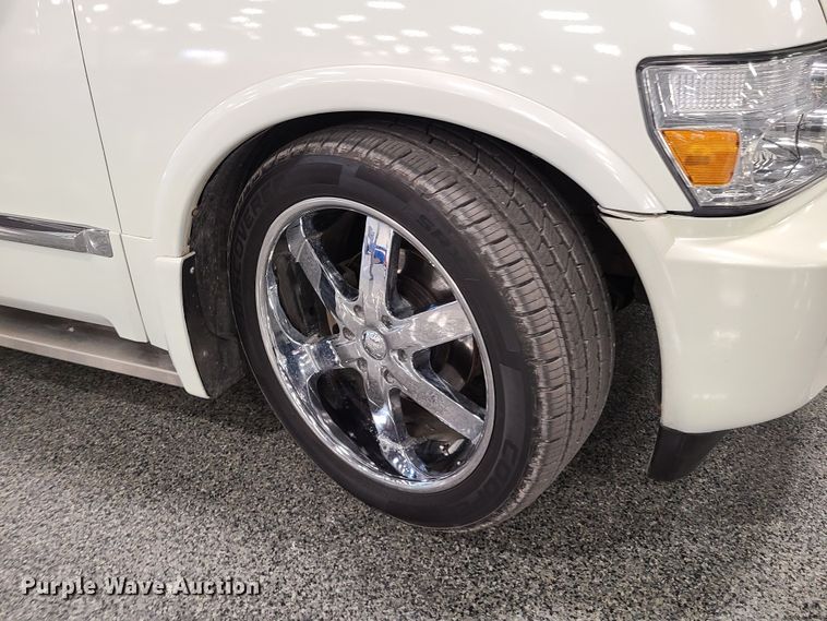 image for item HM9823 2007 Infiniti QX56  limousine