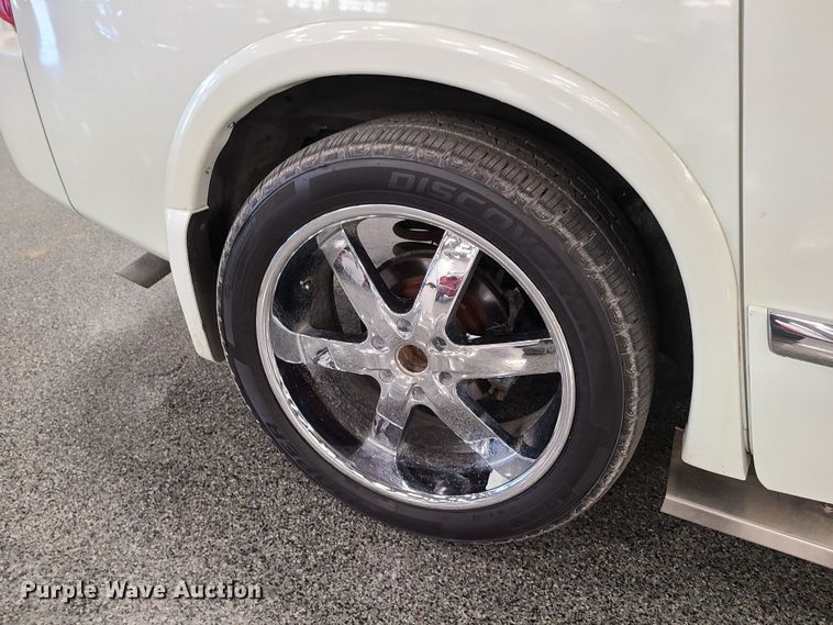 image for item HM9823 2007 Infiniti QX56  limousine