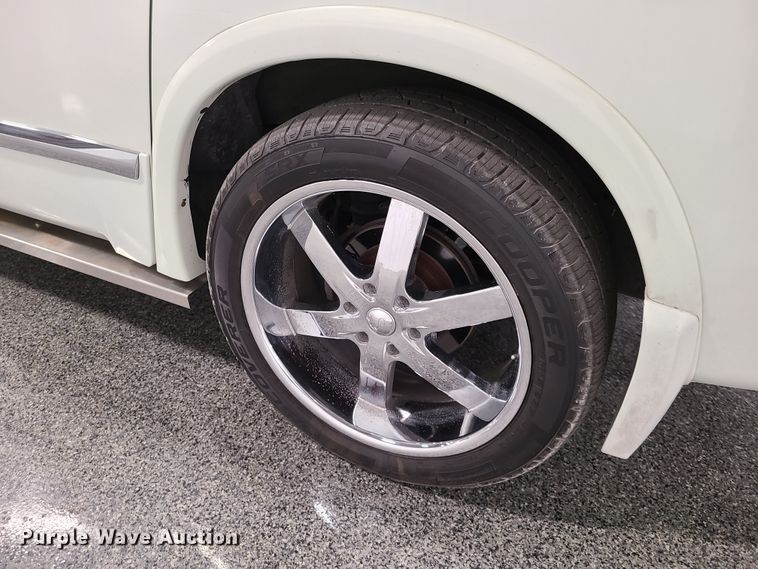 image for item HM9823 2007 Infiniti QX56  limousine