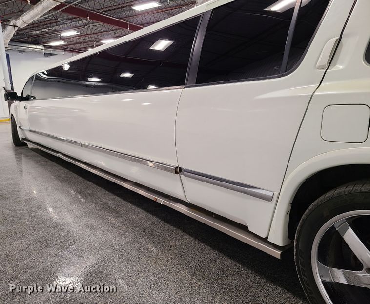 image for item HM9823 2007 Infiniti QX56  limousine