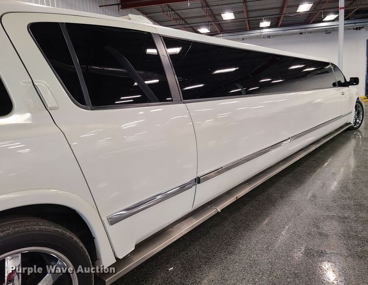 image for item HM9823 2007 Infiniti QX56  limousine